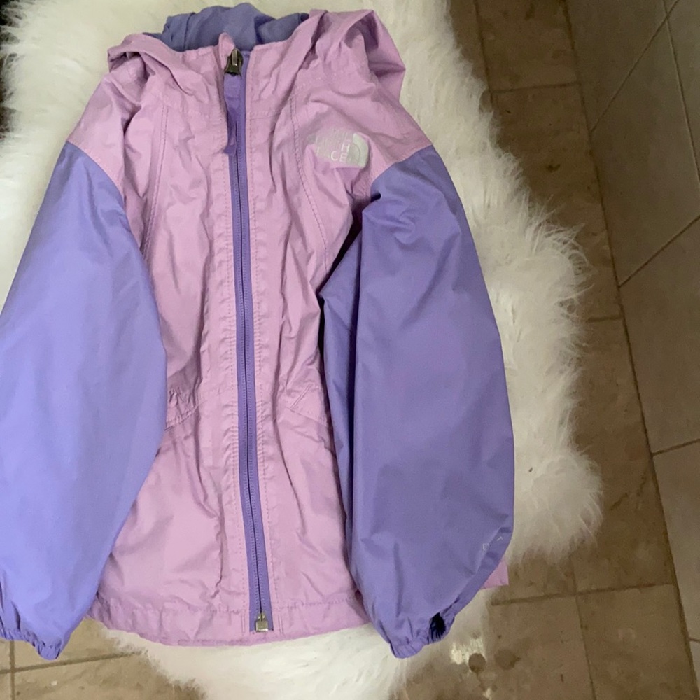 🎀🧥 North Face Rain Jacket 🧥🎀